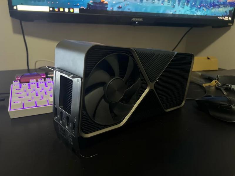 В сеть попали фото RTX 4090 Ti, прототипа отмененной видеокарты