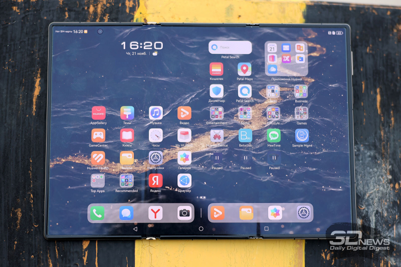 Первый взгляд на тройной складной смартфон HUAWEI Mate XT Ultimate