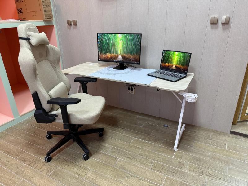 ZONE 51 TRINE 160 Wood — стол, который работает на вас