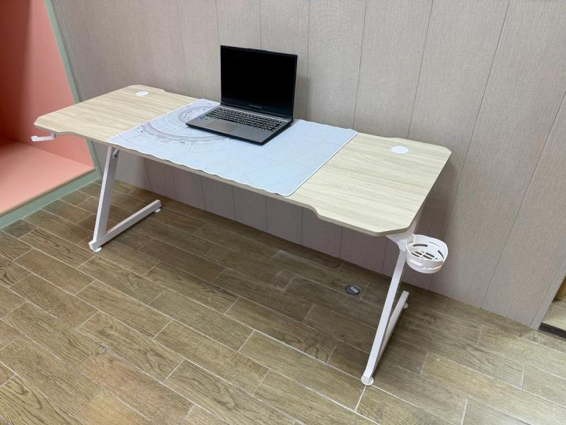 ZONE 51 TRINE 160 Wood — стол, который работает на вас