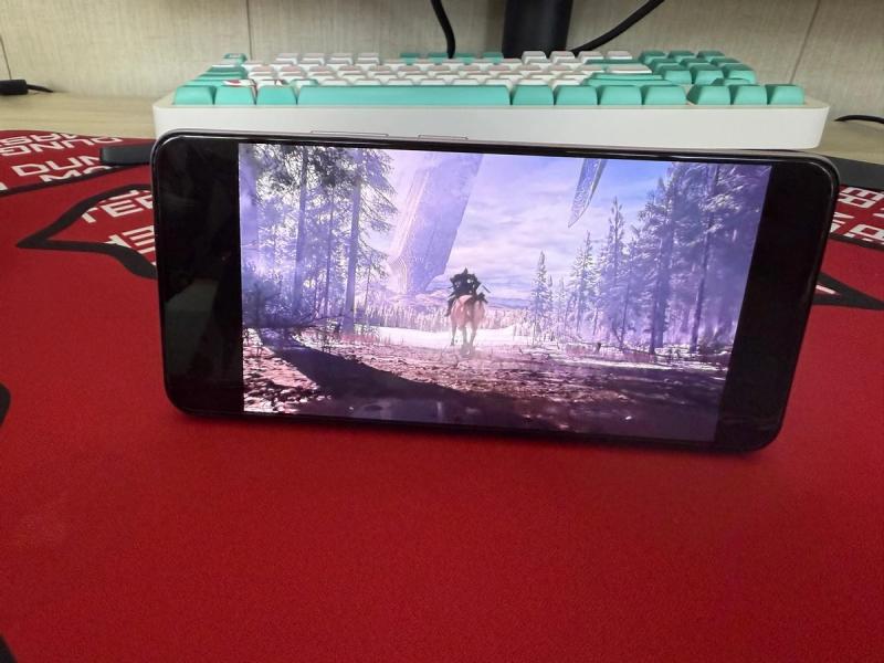 Обзор realme 14T — бюджетник с AMOLED, влагозащитой и батареей-монстром