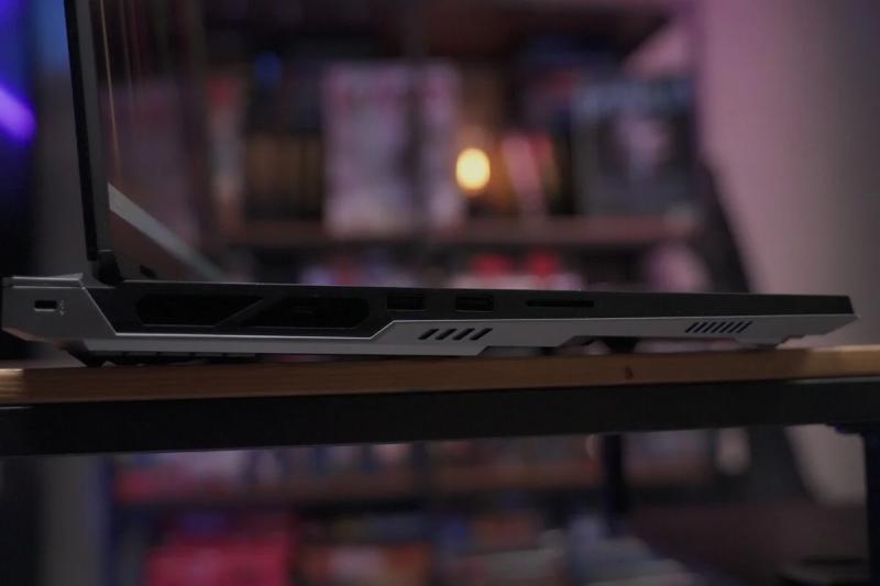 MSI Titan 18 HX AI A2XWX: Ноутбук с титанической работоспособностью
