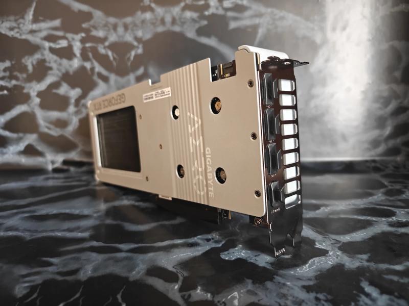 Обзор Gigabyte RTX 5060 Aero OC — белая и производительная
