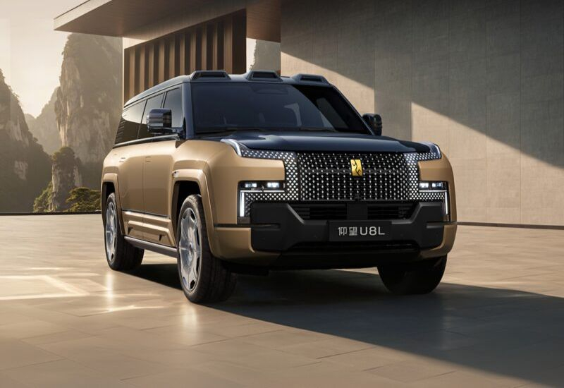 Флагманский внедорожник BYD YangWang U8L за $179 800 предлагает 1180 л.с. и разгон за 3,5 секунды до «сотни»