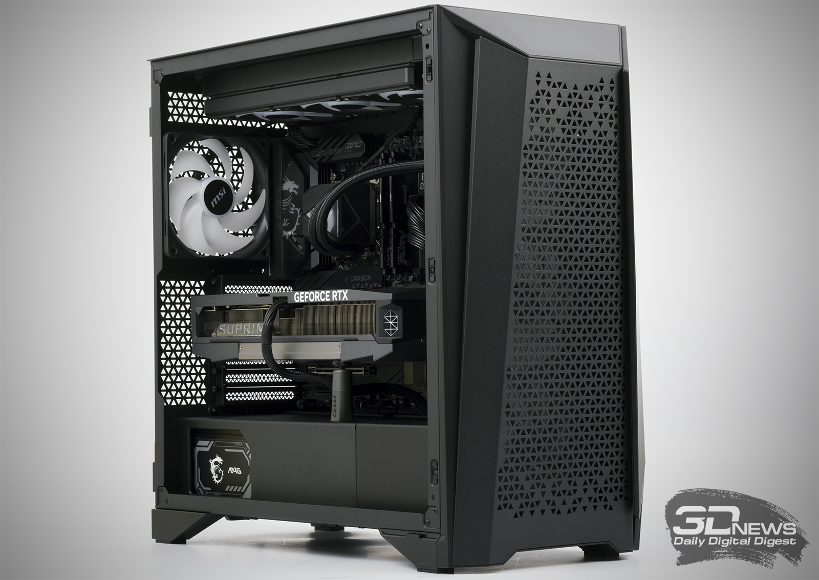 Gigabyte выпустила внешнюю RTX 5090 за $2999 — в играх она на 18–27 % медленнее настольной