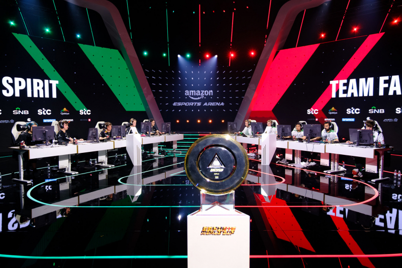 LAN или онлайн? Как форматы формируют киберспорт 2025 года