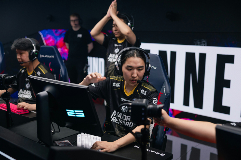 LAN или онлайн? Как форматы формируют киберспорт 2025 года