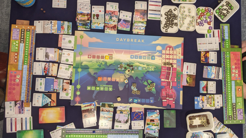 Настольная игра «Рассвет» — спасаем мир с друзьями